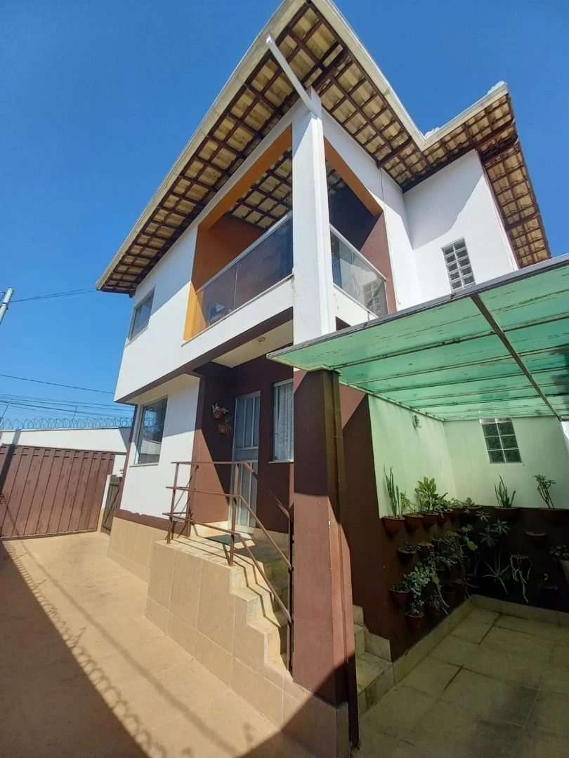 Excelente Oportunidade! Residência diferenciada com 161 m², 5 Quartos e Aquecimento Solar - Senhora Das Graças - Betim/MG
