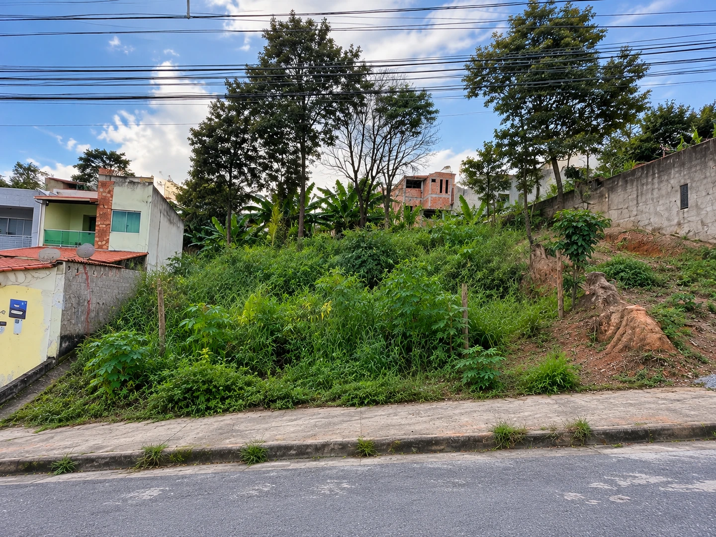 LOTE DE 360 M² À VENDA NO RESIDENCIAL LAGOA – PROJETO APROVADO PARA CASAS GEMINADAS