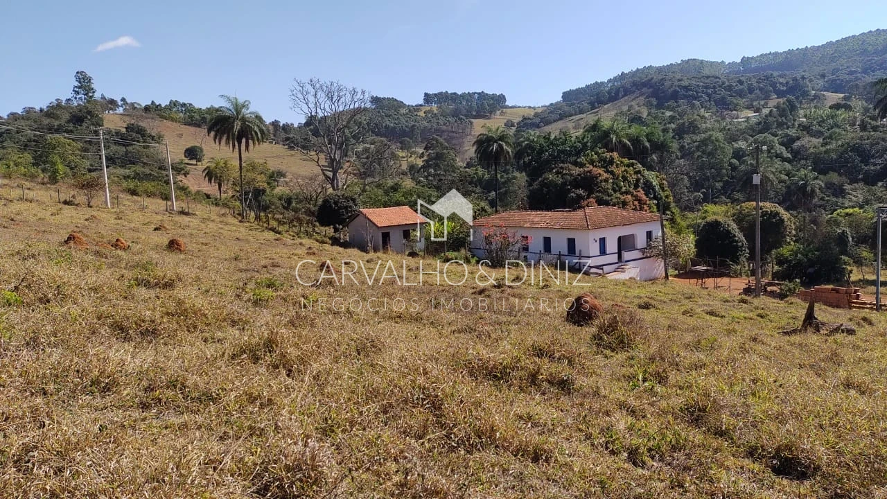 Fazenda à Venda em Rio Manso/MG | 42 Hectares • Água Corrente • Lagoa • Curral • Casarão antigo todo reformado.
