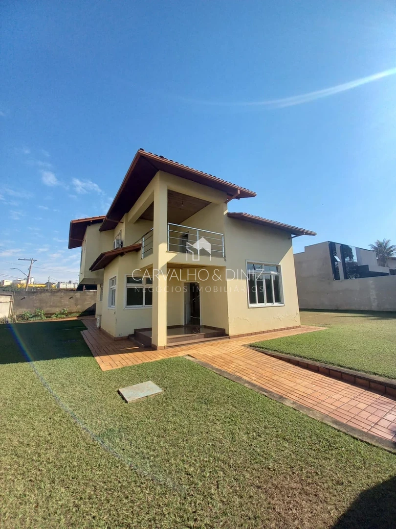 CASA DE ALTO PADRÃO NO INGÁ | 954 m² DE TERRENO E 320m² CONSTRUÍDOS